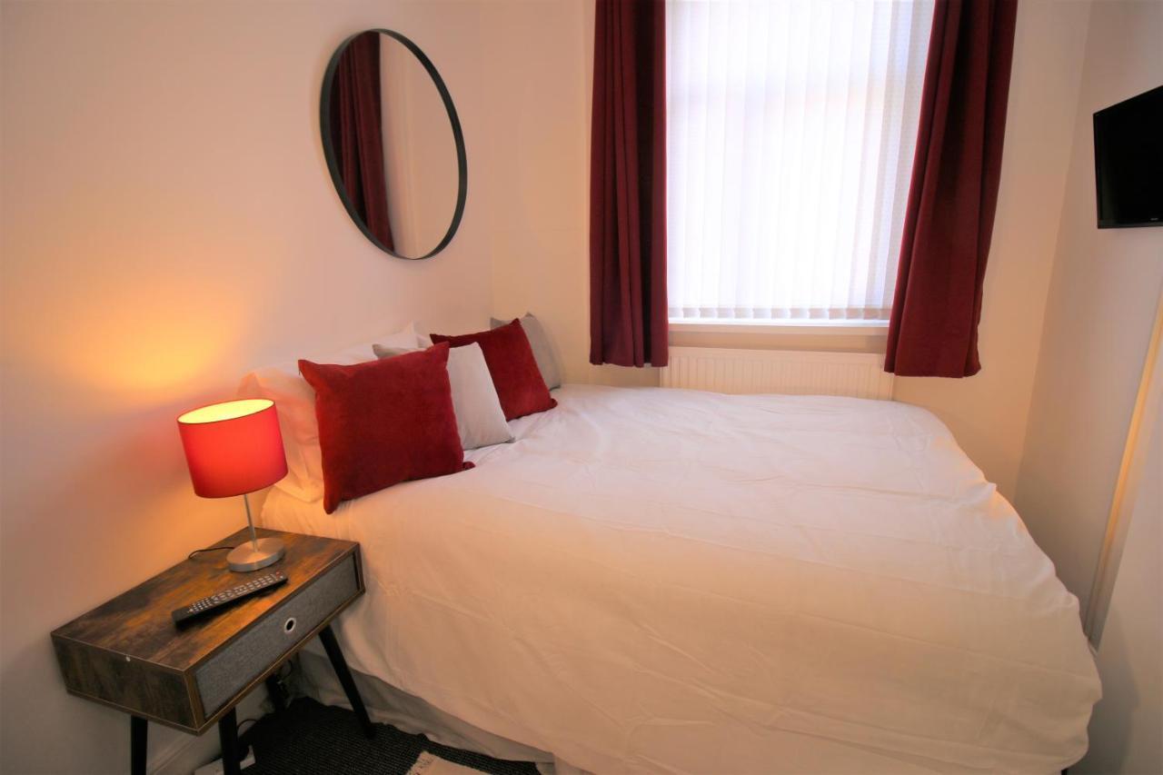 Three Bedroom Townhouse - Free Local Parking - By Property Promise Cardiff Exteriör bild