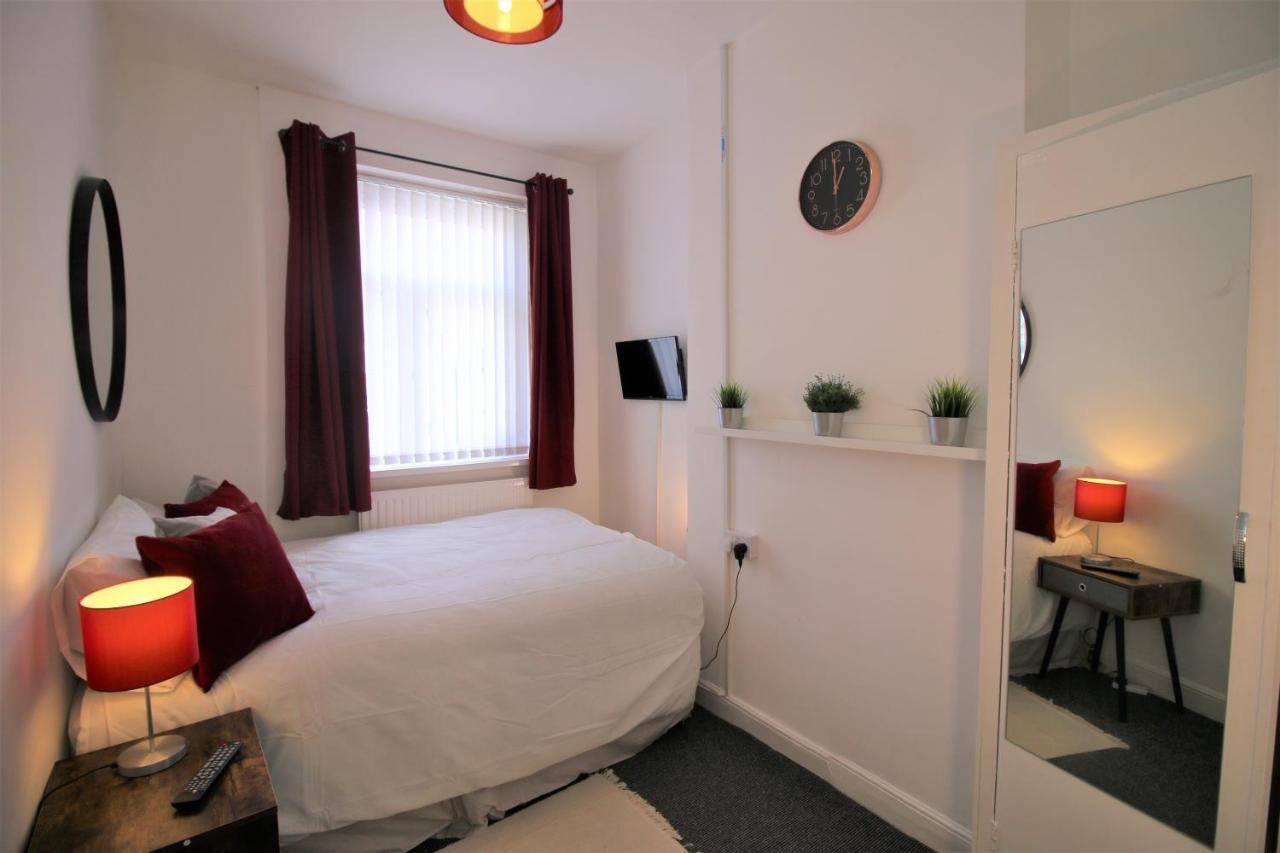 Three Bedroom Townhouse - Free Local Parking - By Property Promise Cardiff Exteriör bild