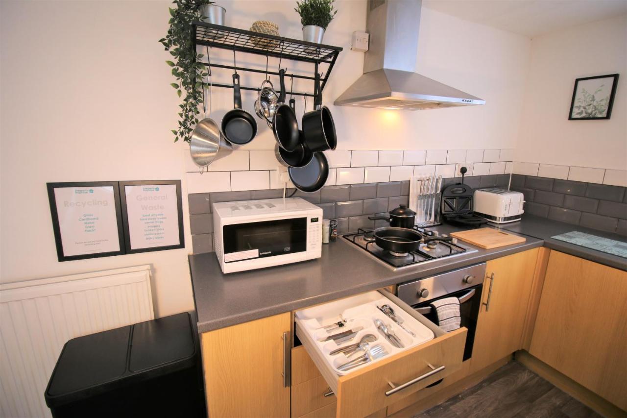 Three Bedroom Townhouse - Free Local Parking - By Property Promise Cardiff Exteriör bild